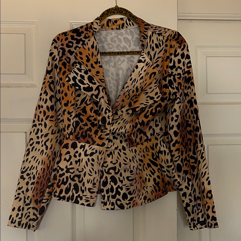 NWOT Leopard Print Women's Button V Neck Blazer Top